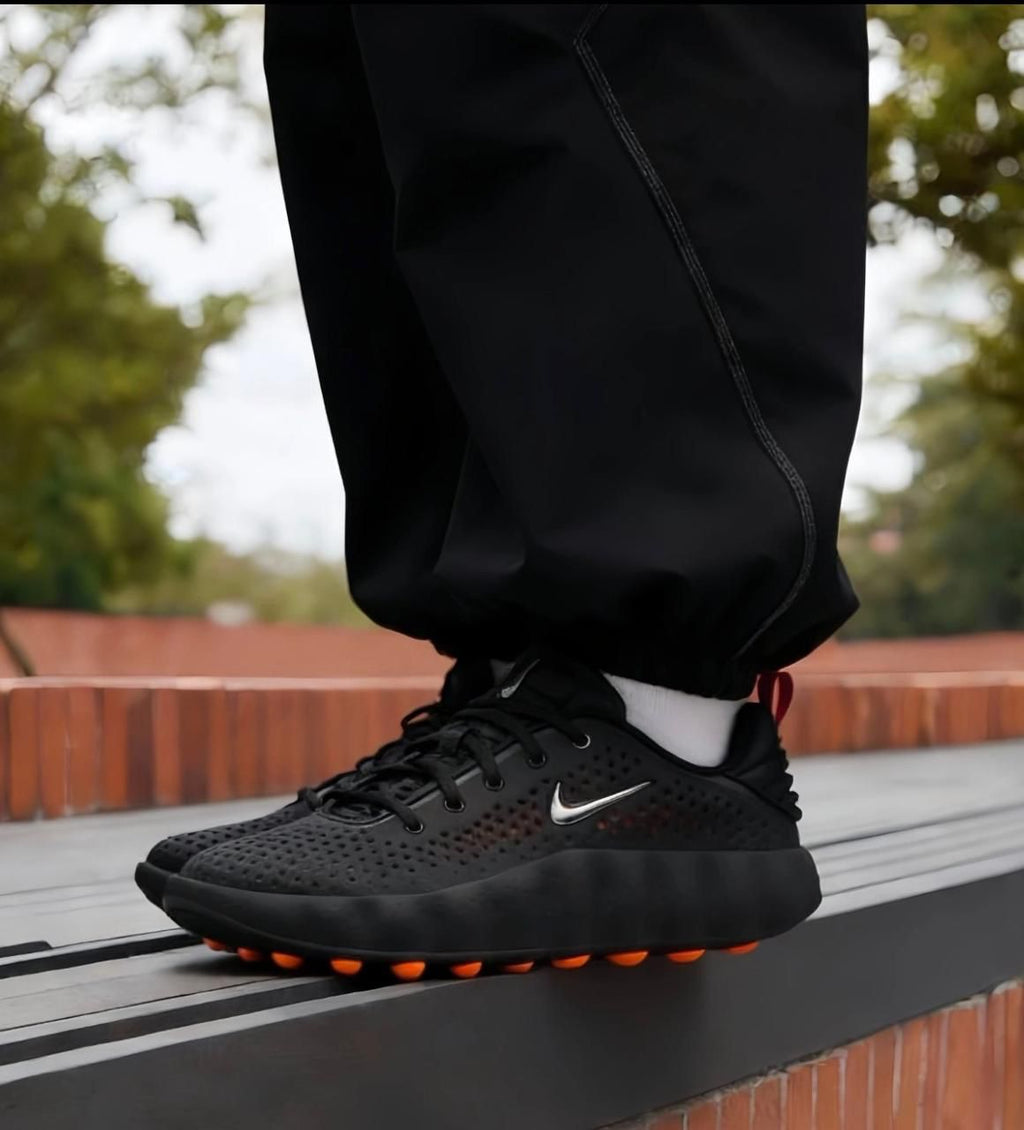 Nike Mind Flyknit / Nike Mind Sneaker (Black/Orange)